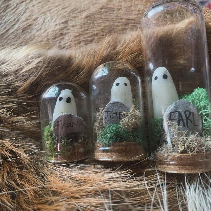 Leafy Ann Art - Wholesale Decorative Figurine - Pet Ghost Glow ‘n Dark1