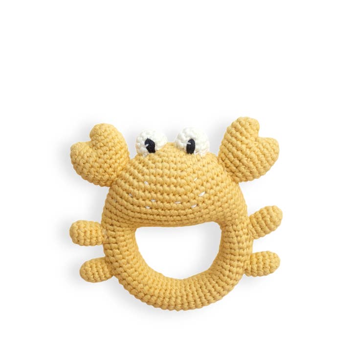 Hochet doux crabe - jouet au crochet fait main pour la vente par Giramisu Canada