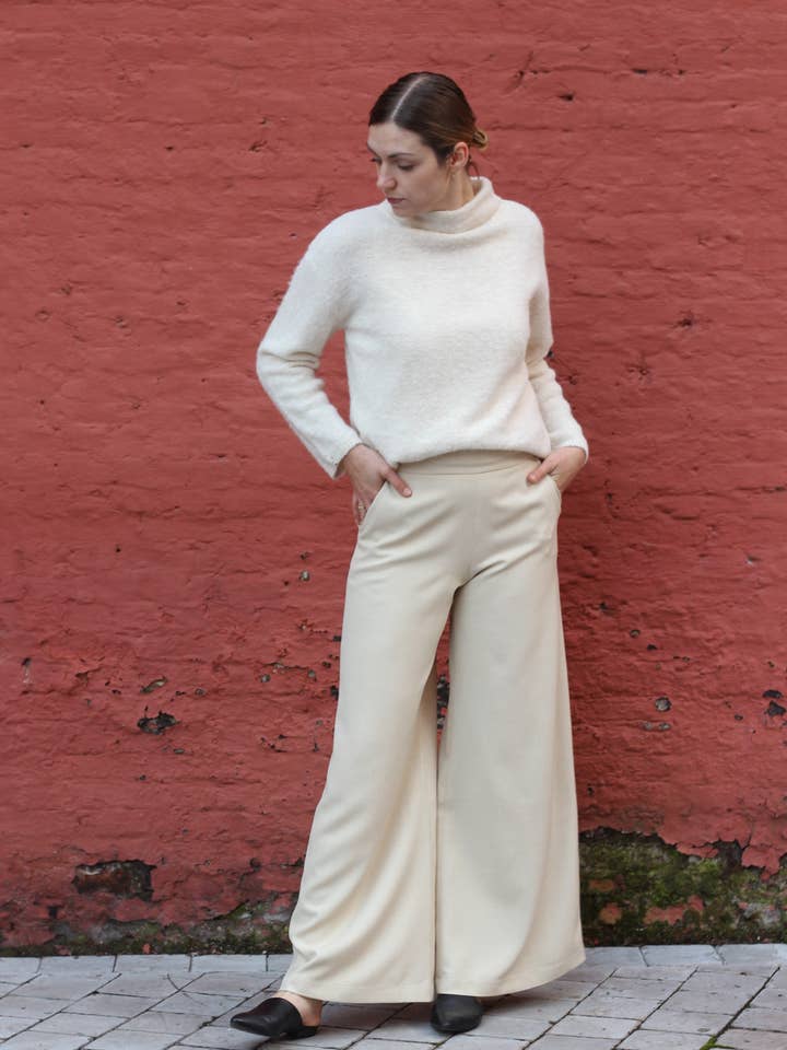 NIKKI Blussede Brede Bukser - Hvede Beige for engroshandel hos CONSCIOUS ANTWERP