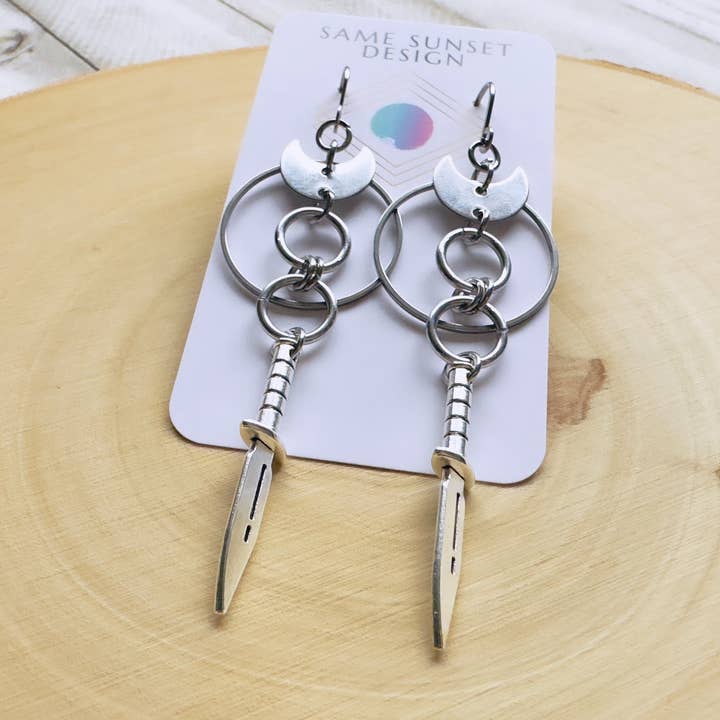 Zilveren Dolk Goth Punk Hekserige Hemelse Oorbellen voor wholesale door Same Sunset Design