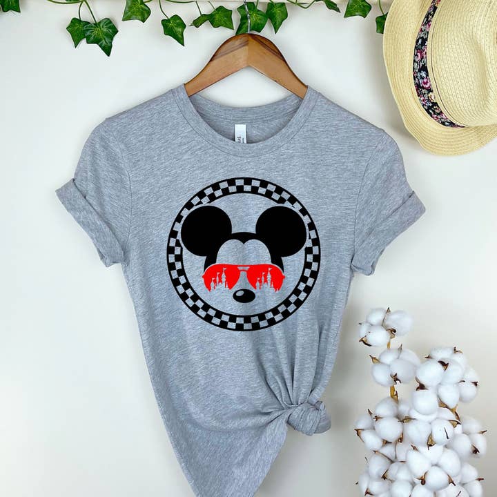 T-shirt gris Mickey Circle pour la vente par Simply Tees