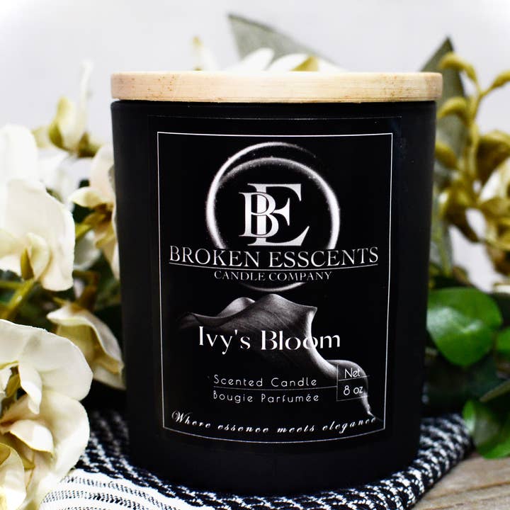 La floraison d'Ivy pour la vente par Broken Esscents Candle Company