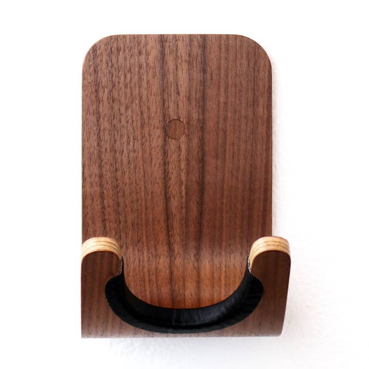 Crochet de guitare standard - noyer avec cuir noir pour la vente par OneFortyThree