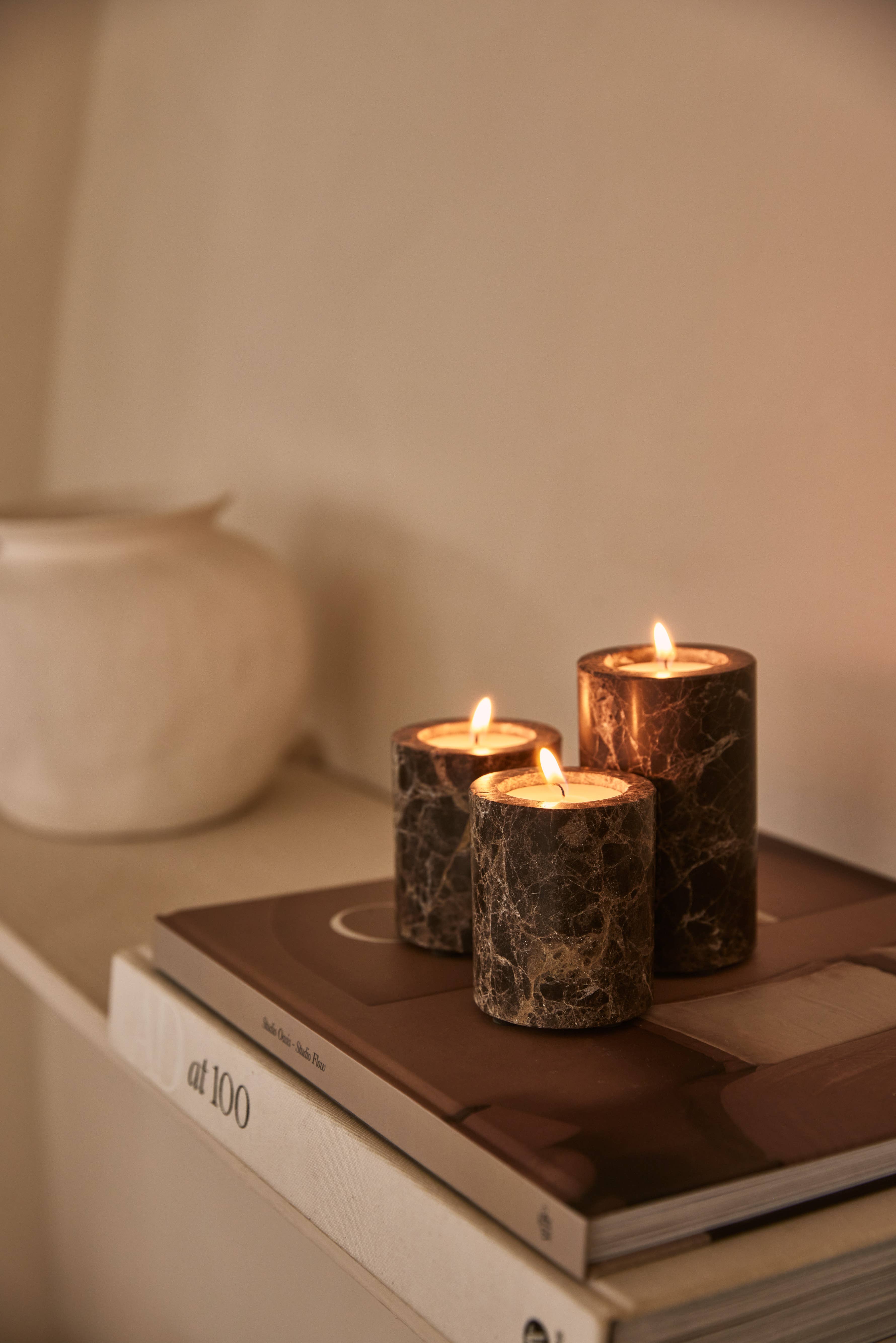 MOOISA B.V. - Venta al por mayor Candelabros - Portavelas de mármol L Ø6x10 cm marrón2