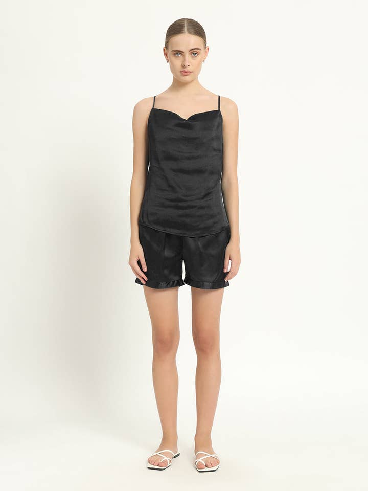 Satin-Kapuzen - Schwarzes Shorts-PJ-Set für den Großhandel von Thevasa