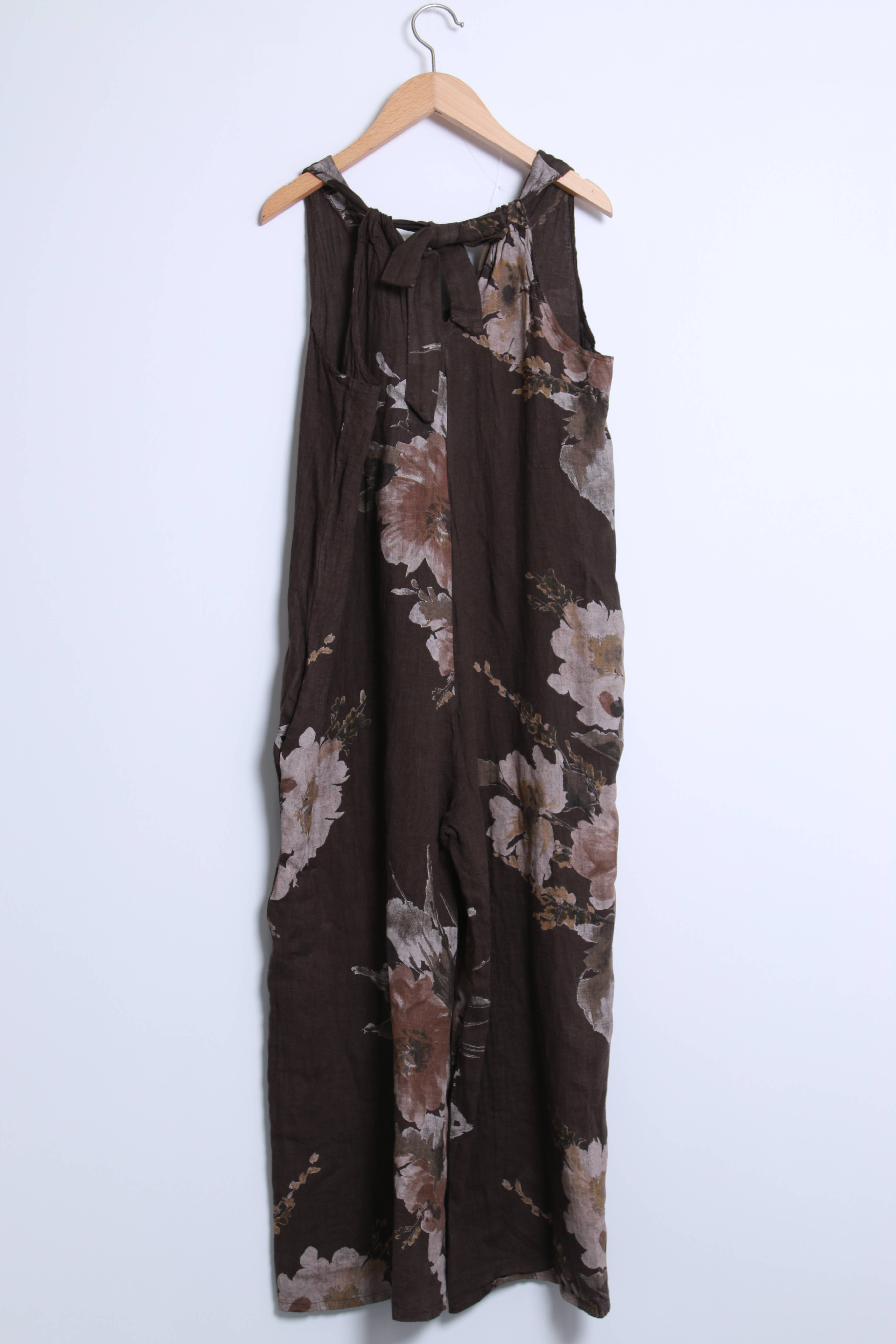 Shyloh - Wholesale Onesie - Women's - Flowy long dress with floral print and straps 2059918