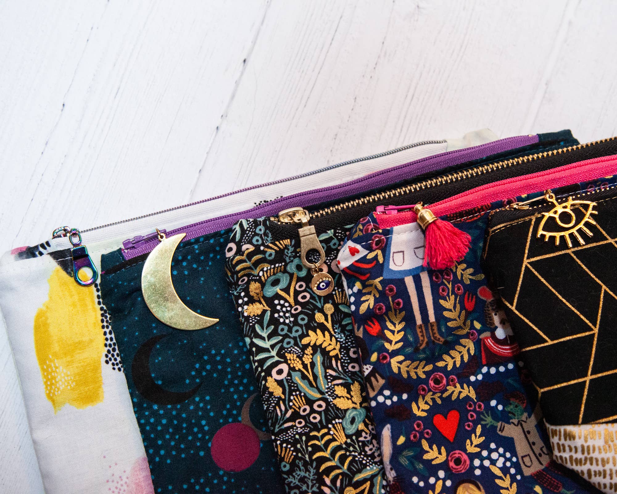 Melike Carr - Vente Étuis/trousses à crayons - Étuis à crayons à fermeture éclair en tissu avec pompons ou tirettes12