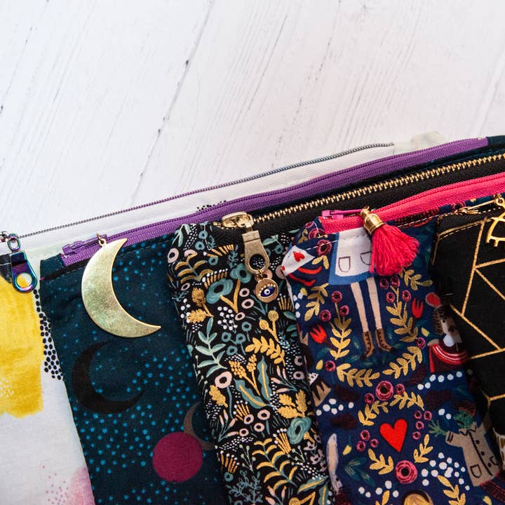 Melike Carr - Vente Étuis/trousses à crayons - Étuis à crayons à fermeture éclair en tissu avec pompons ou tirettes12