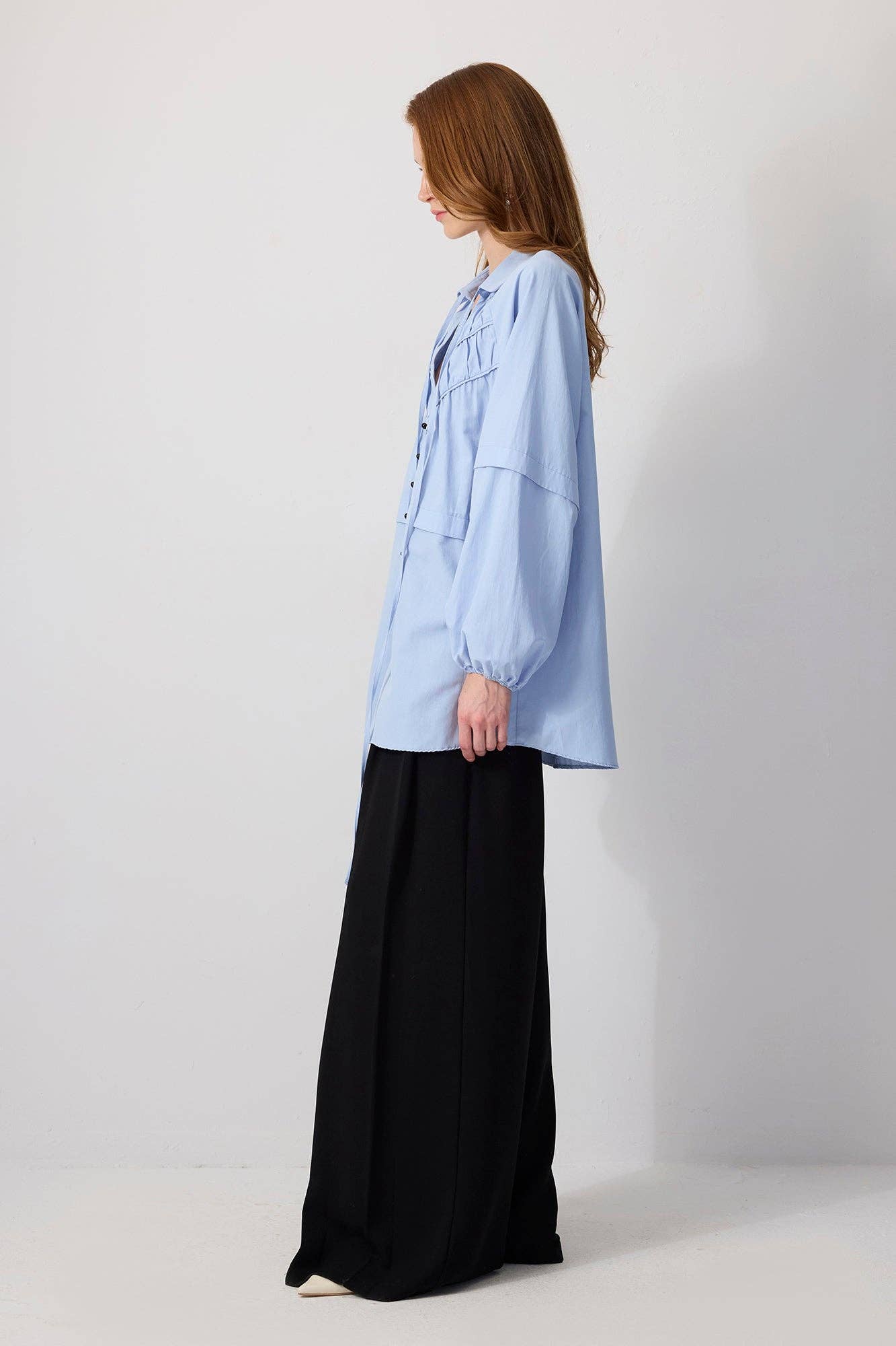 Helles Zyan Popeline-Hemd – Entspannte Passform mit auffälligen Nähten für den Großhandel auf Faire5