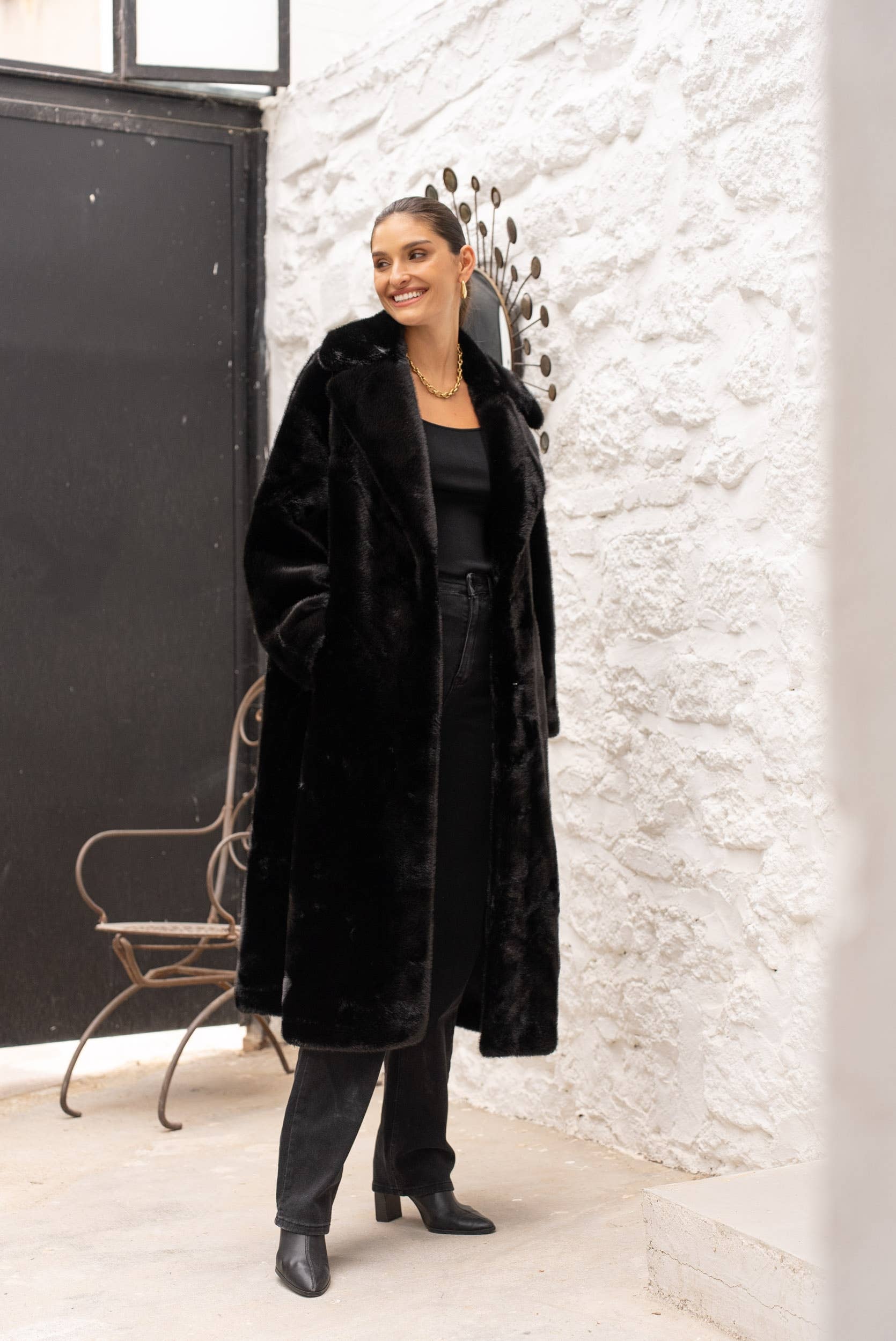 Attentif Paris - Wholesale Fur/Faux Fur Coat - Women's - Long synthetic fur coat with lapel collar46