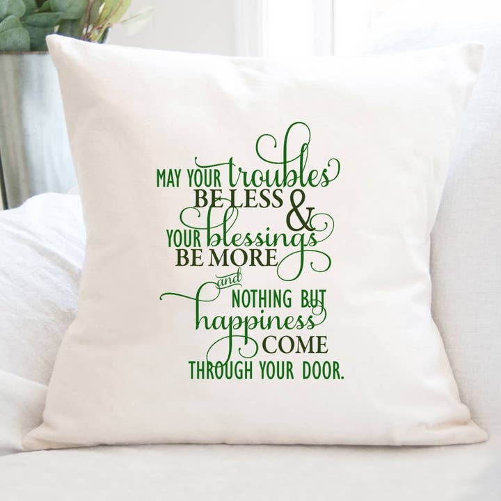 Irish Blessing Script - Coussin carré de la Saint-Patrick pour la vente par Indigo Tangerine