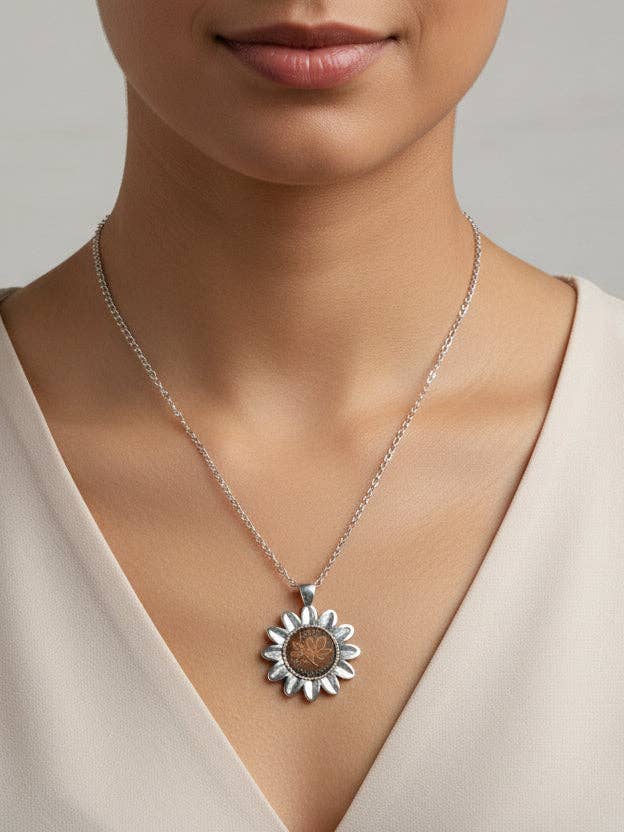 Pingente Penny Daisy por atacado de Lost Things Artisan Jewelry