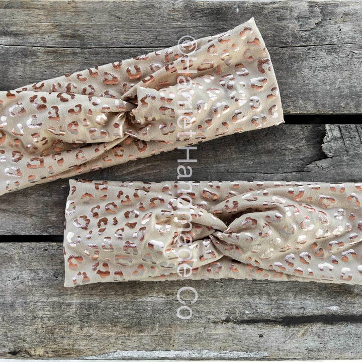 Bandeau extensible torsadé - Léopard crème et or rose pour la vente par Harriet Handmade Co.