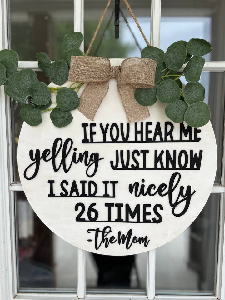 Cartello per porta If You Hear Me Yelling per la vendita all'ingrosso da parte di Retro Ranch Creations Wholesale