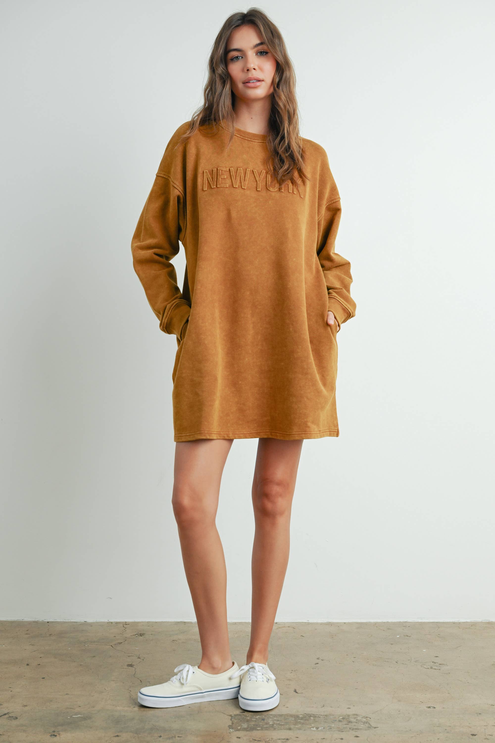 BUTTERMELON – Engroshandel Kjole - Dame – Lang acid wash sweatshirt-kjole - BMD753832