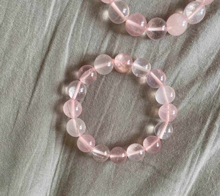 Moon Rituals - Vente Bracelet de perles - Bracelet en cristal de quartz rose du Mozambique unique, cadeau de Noël en cristal2
