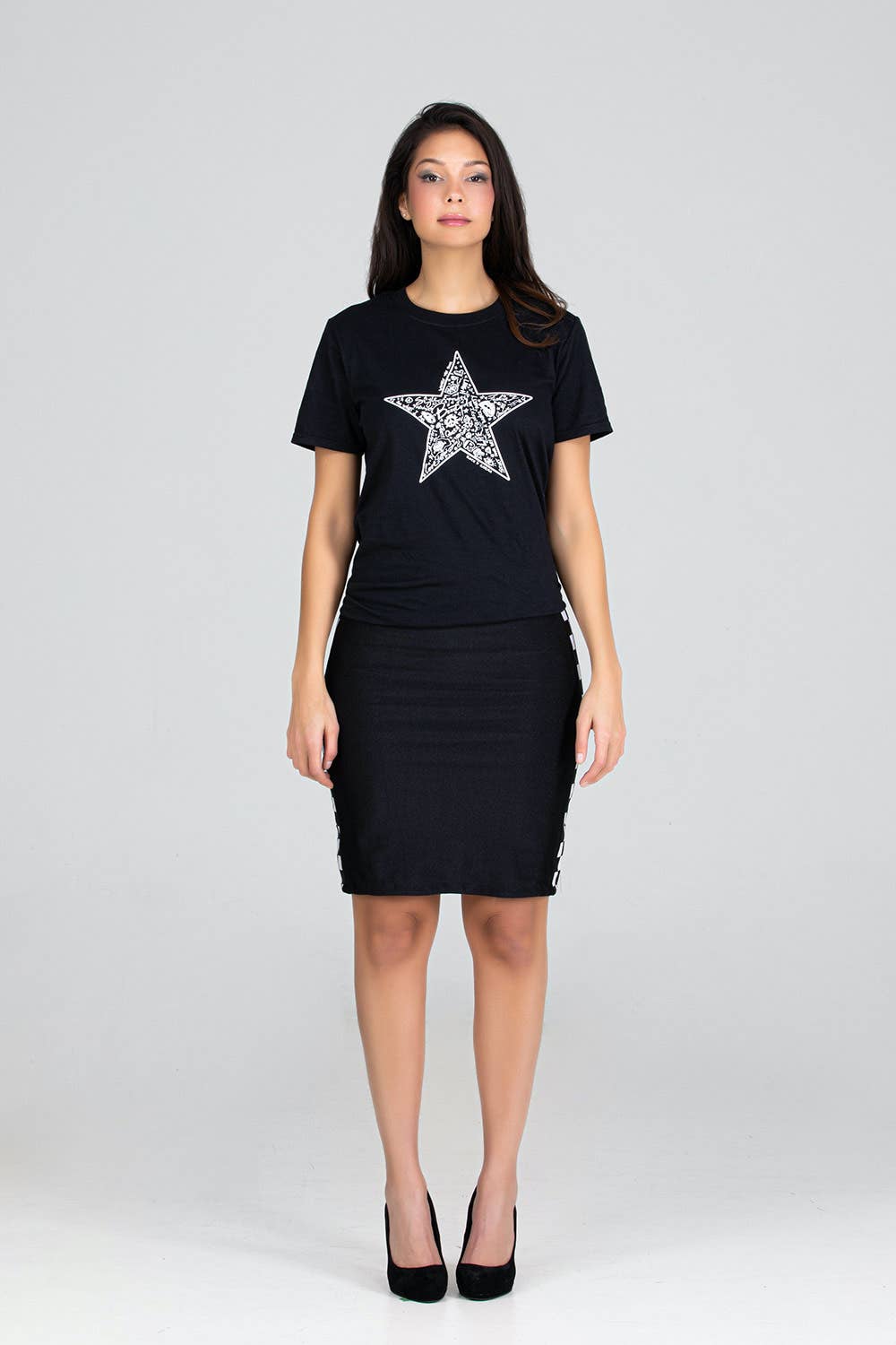 Fever1 Fashion – Engroshandel Nederdel - Dame – Vendbar sort/hvid kort nederdel med ternede sider4