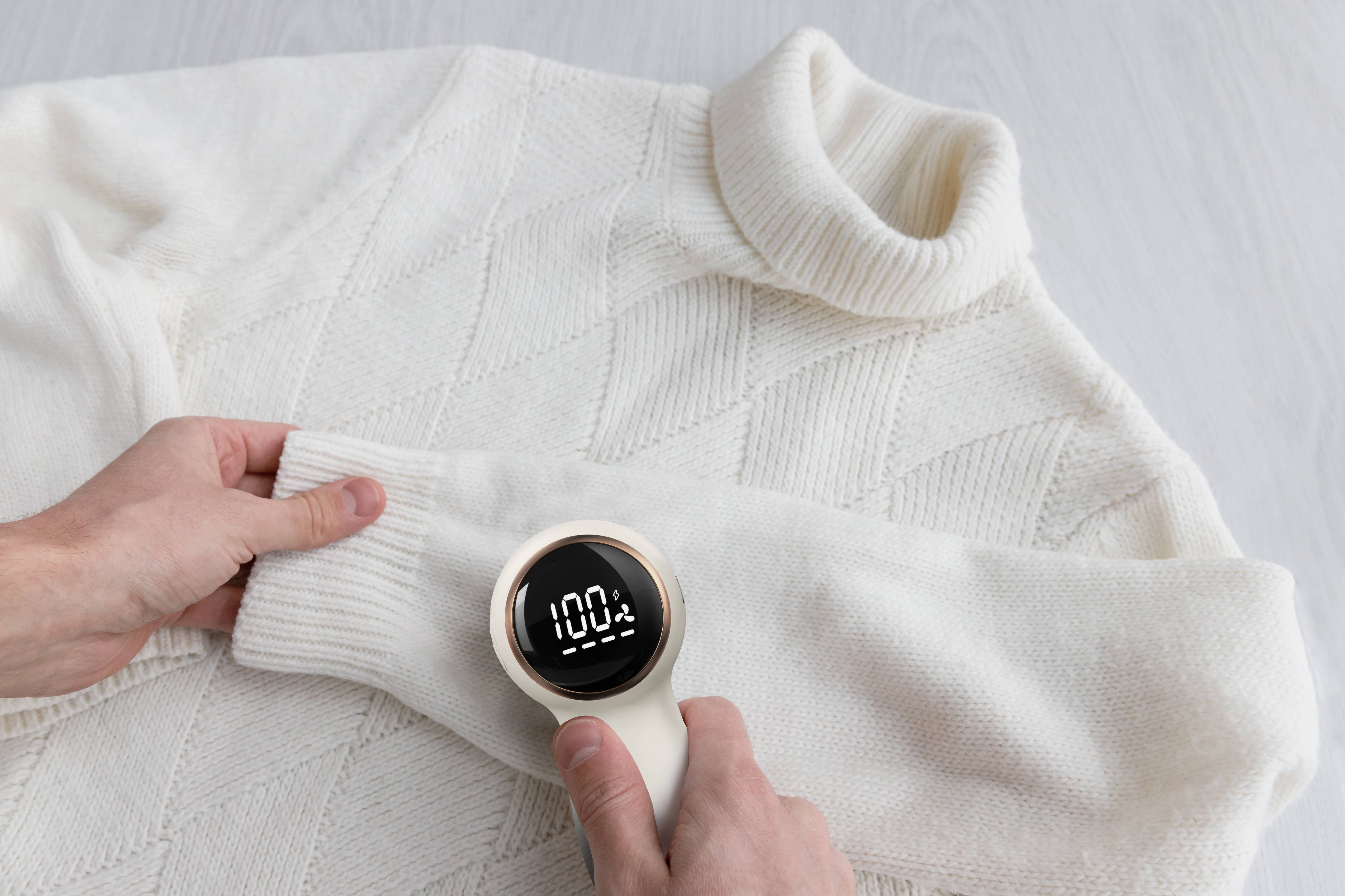 FashionIt - Wholesale Lint Roller - FabFresh Rechargeable Portable Lint Remover + Fabric Shaver2