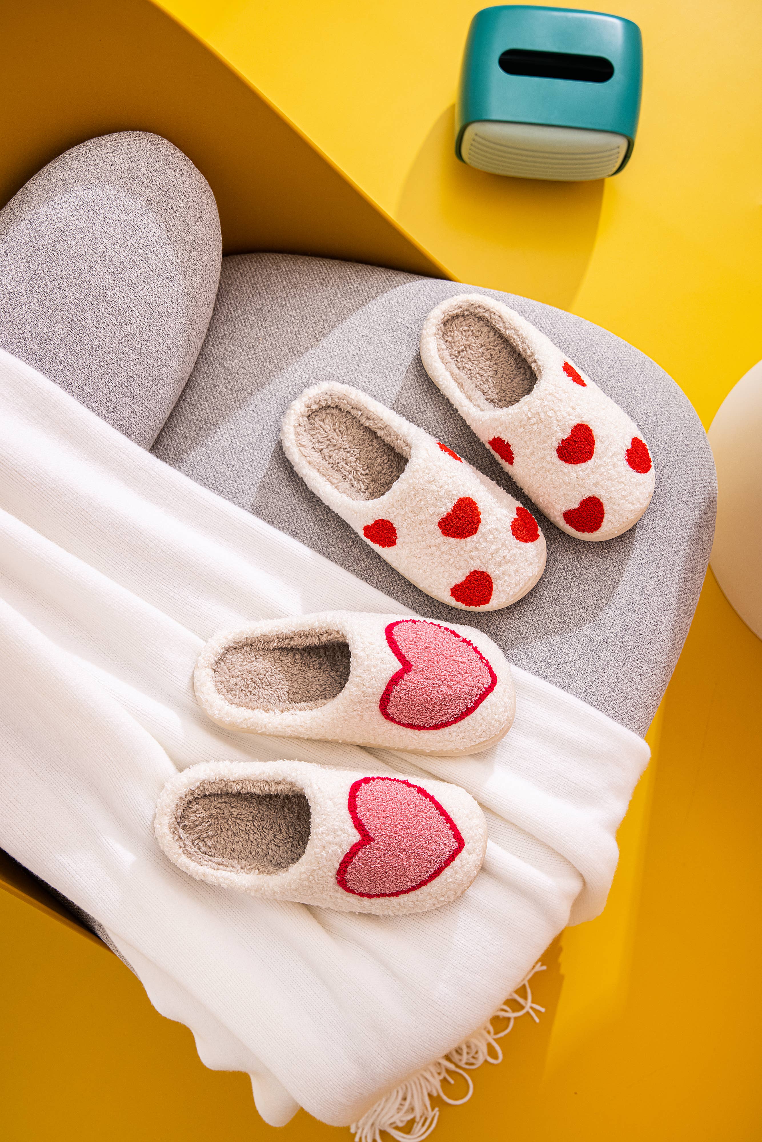 Shop Lev – wholesale Slippers – Women's – Fun Cartoon Illustrated Plush Fur Slip on House Slippers19