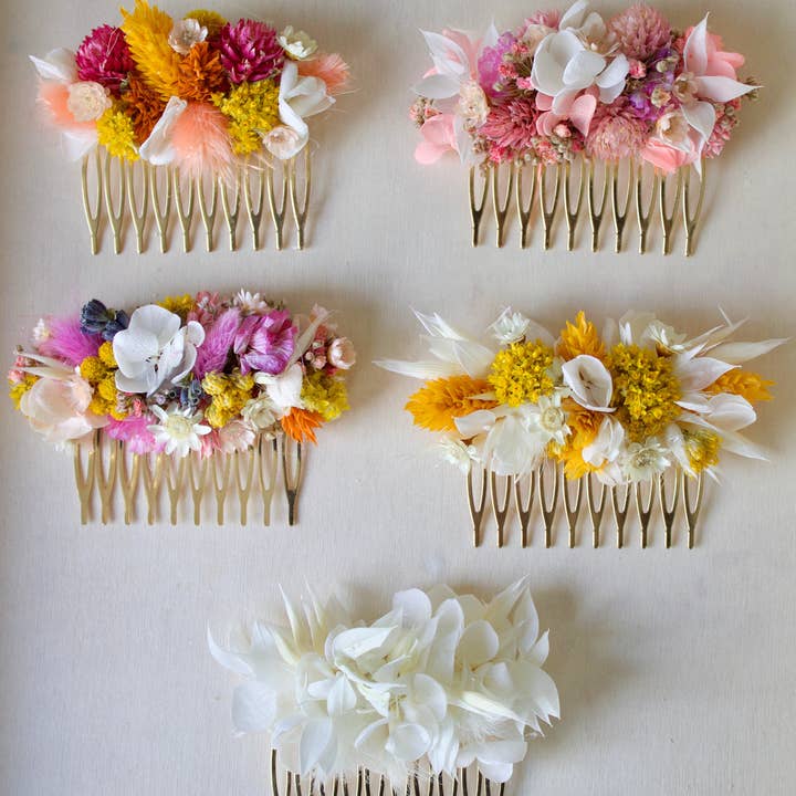 Pettine per capelli con fiori secchi e ulteriori Risultati per fiori secchi e stabilizzati all'ingrosso. Resi gratuiti e termini di pagamento a 60 giorni su Faire in tendenza su Faire.