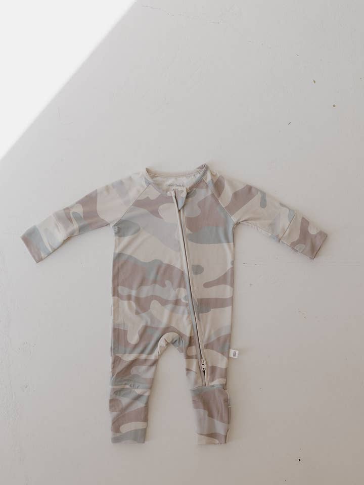 Forever French Baby - Wholesale Slaappak - Baby - Bamboe Rits Pyjama | Camouflage2
