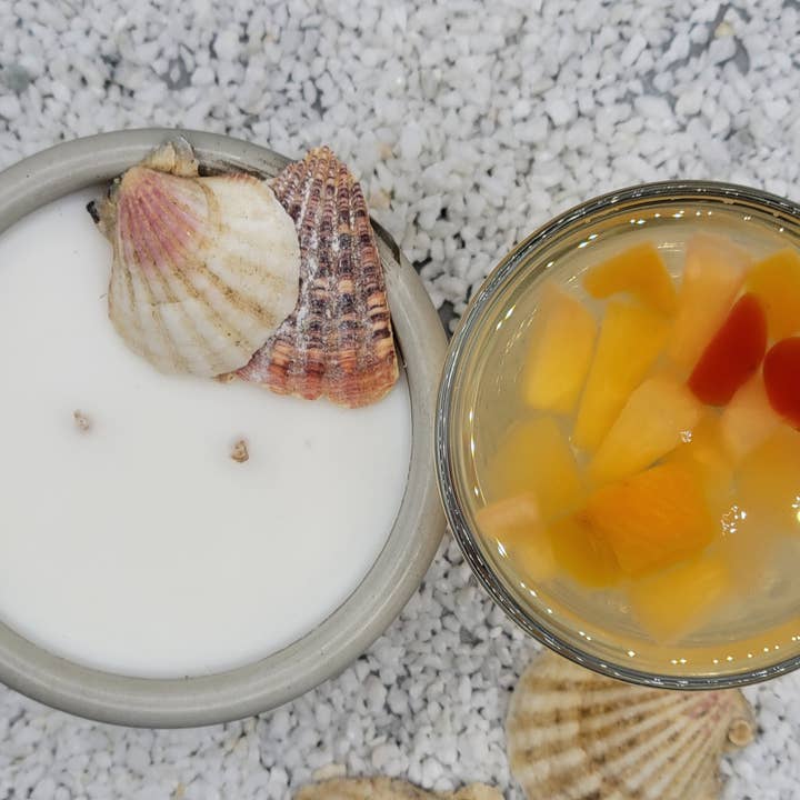 Vacay tropical scented candle for wholesale by Osisi Canvas