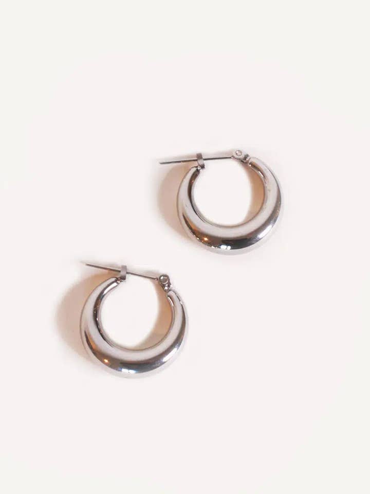 Piccoli cerchi in argento Junon | Gioielli fatti a mano in Francia per la vendita all'ingrosso da parte di Caprice Paris