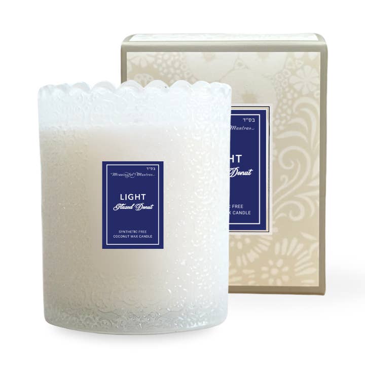 Bougie naturelle Beignet glacé 8 oz Collection Kaia pour la vente par Meaningful Mantras