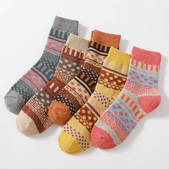 ACCITY - Wholesale Socks - Women's - WOMEN VERTICAL STRIPED SOCKS 5 PAIRS PER PACK_CWMS0696