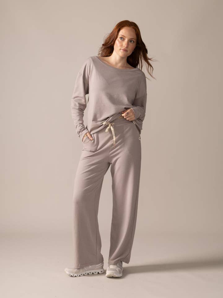 Hugg Me Pants - Atmosphere pour la vente par Rose Boreal