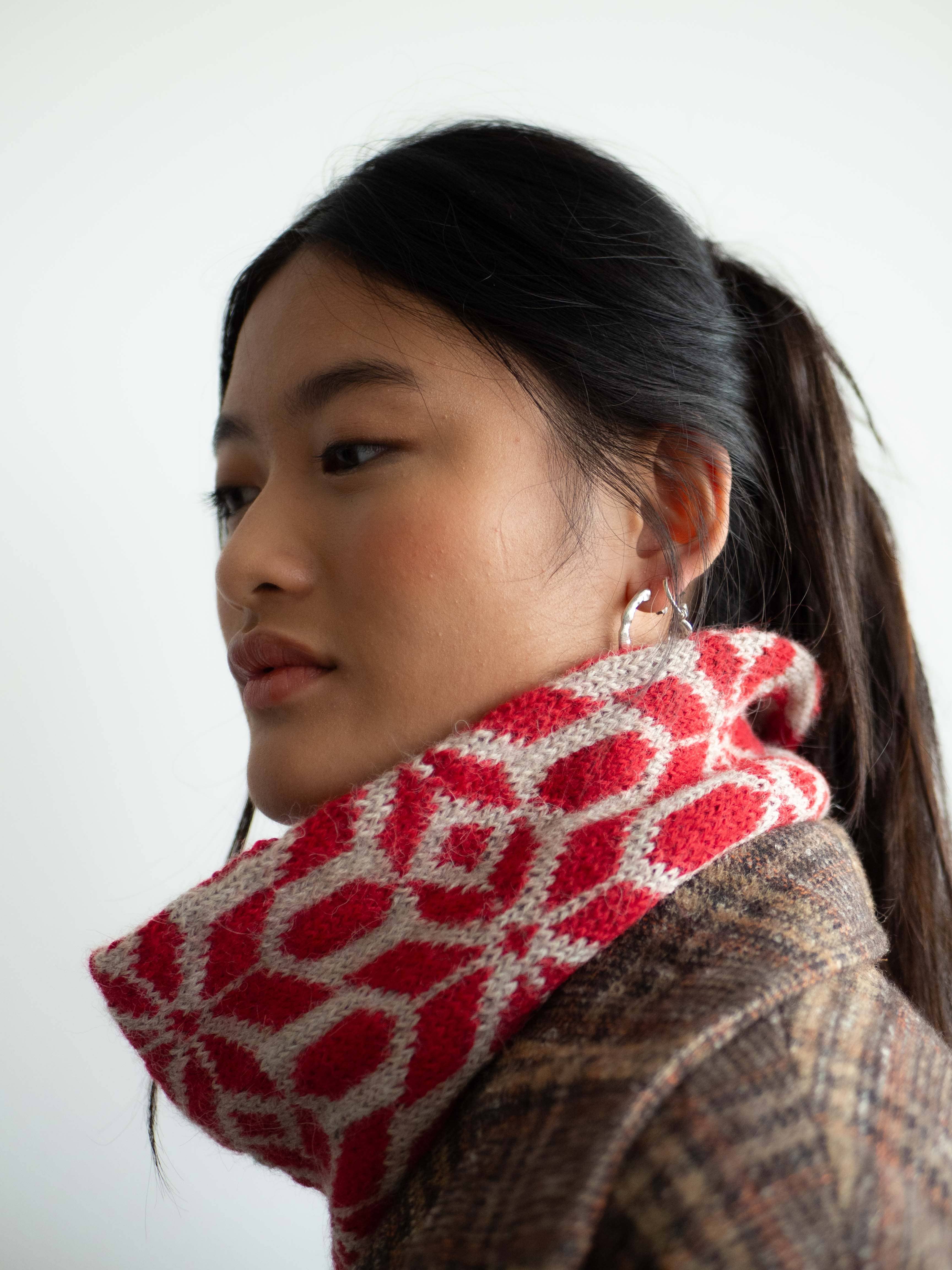 Lalura - Wholesale Scarf - Women's - Tessellated stars neck red8