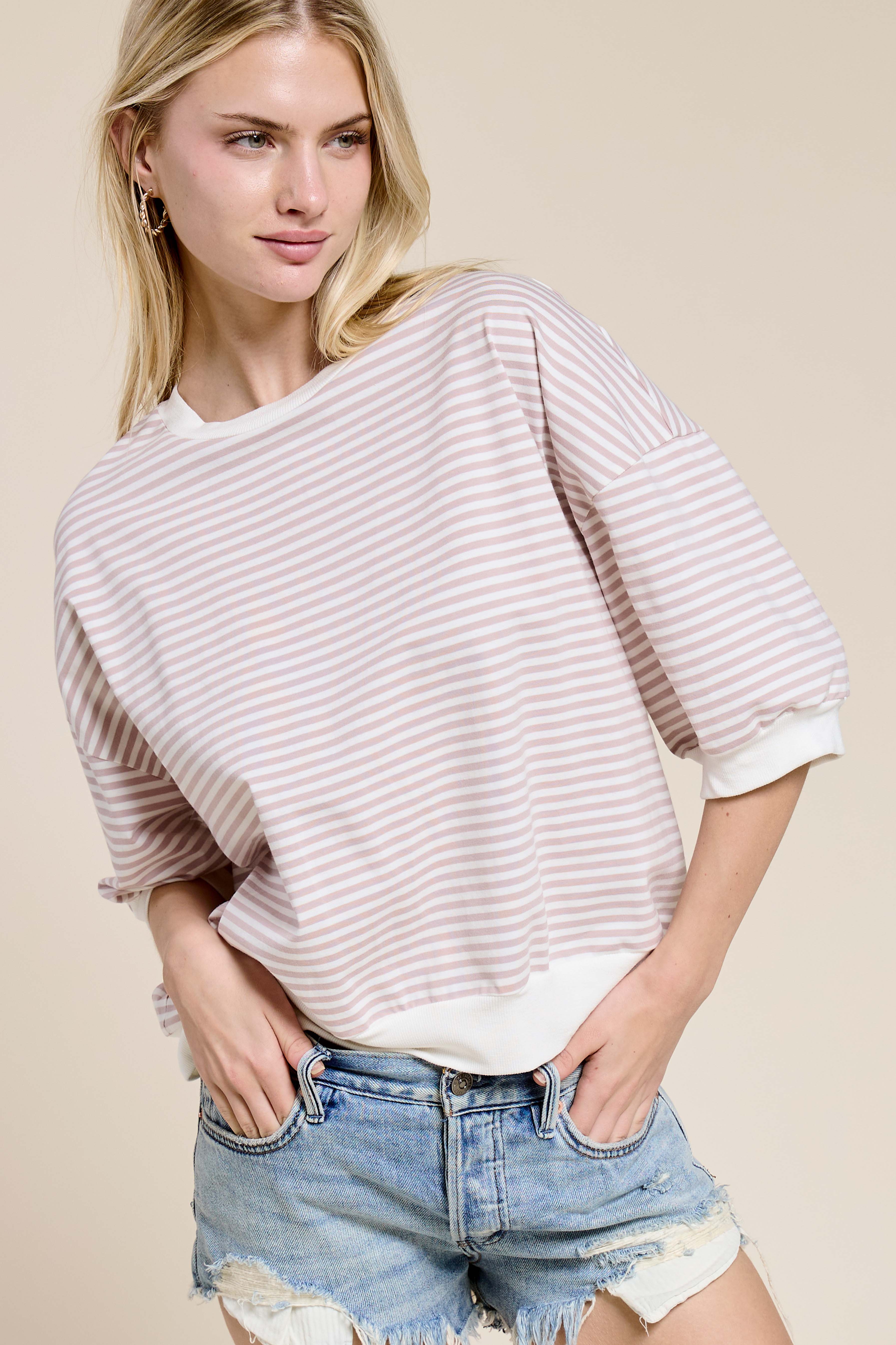 La Miel – Engroshandel Strikket top - Dame – MCT7688-løs pasform Stribet kortærmet top med rund halsudskæring35