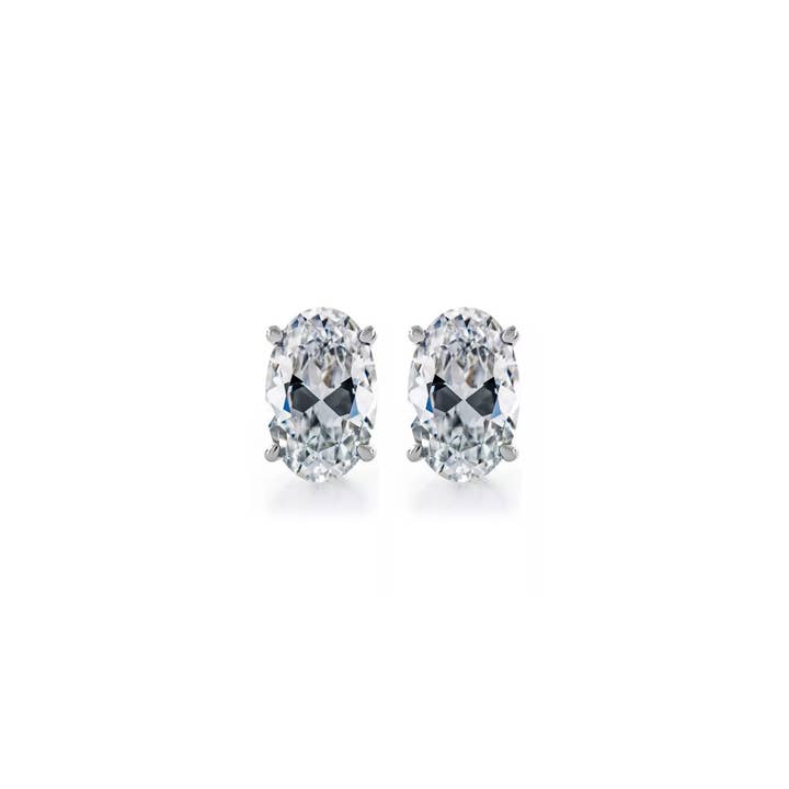 Boucles d'oreilles clous en moissanite taille ovale de 1,0 ct au total pour la vente par Ring Deluxe Fine Jewelry