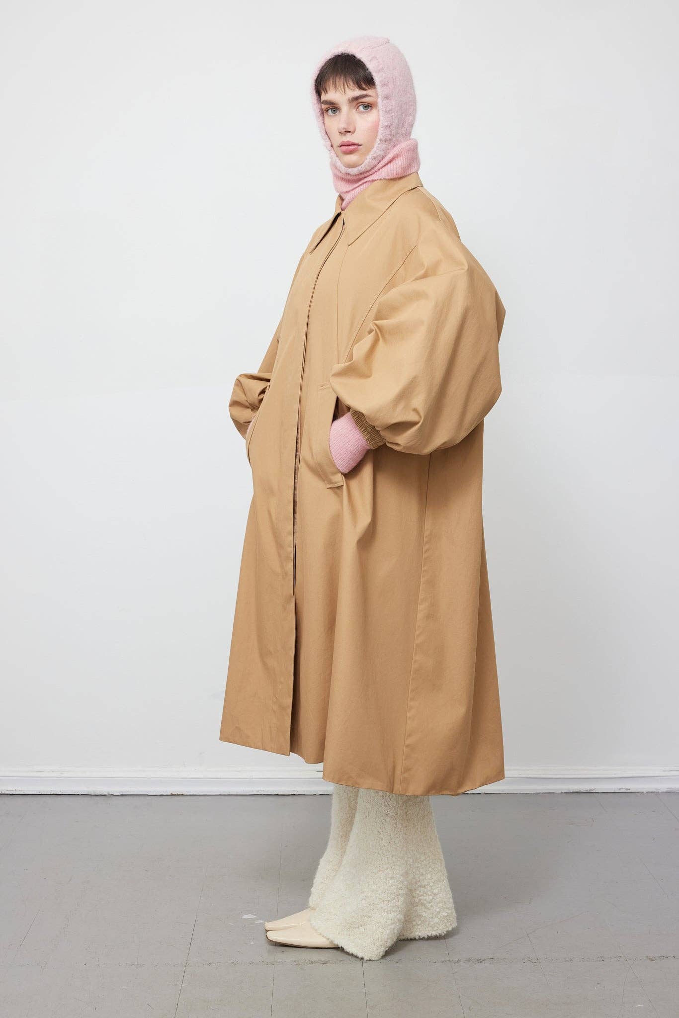 Sand Flekkpetrell mac coat for wholesale on Faire1