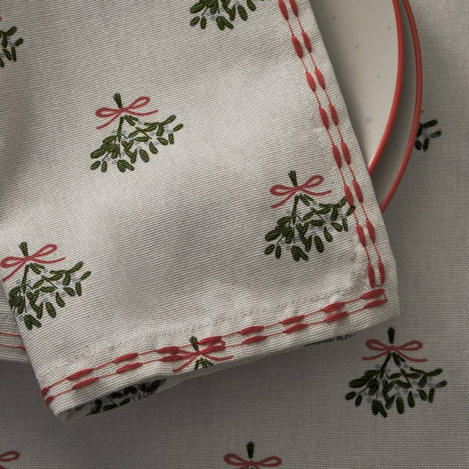 Sophie Allport – wholesale Dinner & cloth napkin – Mistletoe Embroidered Napkins (Set of 4)1