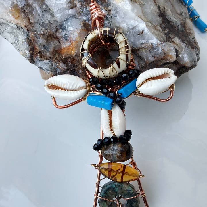 Kaurischelp Koperen Messing Kruishanger voor wholesale door Norahz Boutique