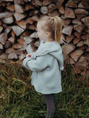 Giacca da trekking color menta «Light Grey» pronta per la spedizione immediata - Milli Wonka per la vendita all'ingrosso da parte di Milli Wonka