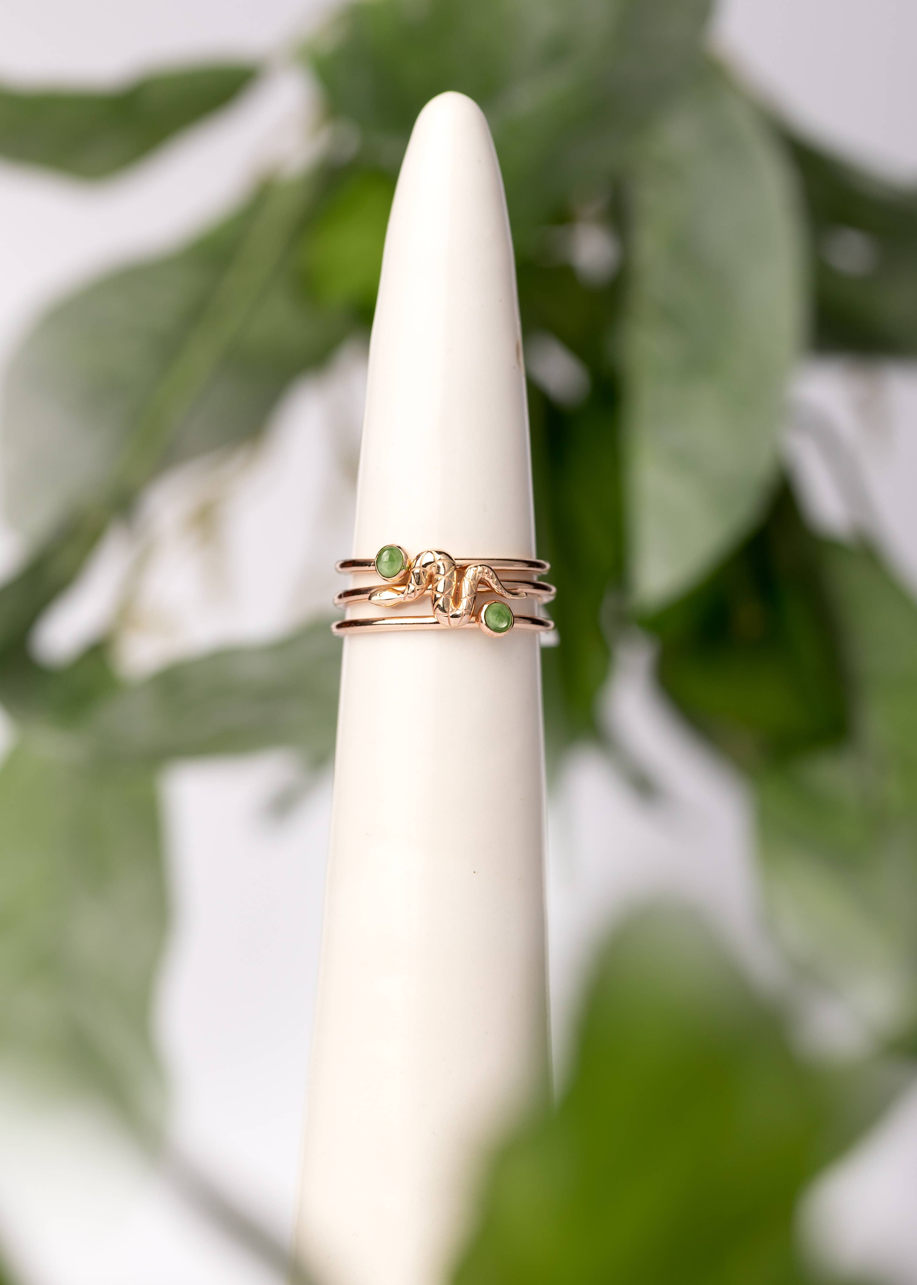 Mineral and Matter - Wholesale Ring met een steen/solitaire ring - Kleine Nephriet Jade Ring Steen Band Groene Jade Ring2