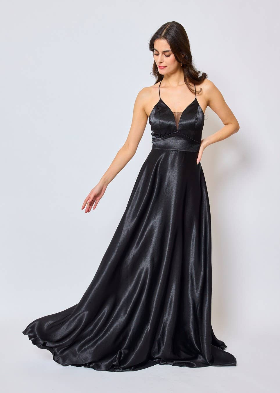 Eva & Lola - Epsilonn – Engroshandel Aftenkjole - Dame – Lang flydende satin kjole med åben ryg - HM218812