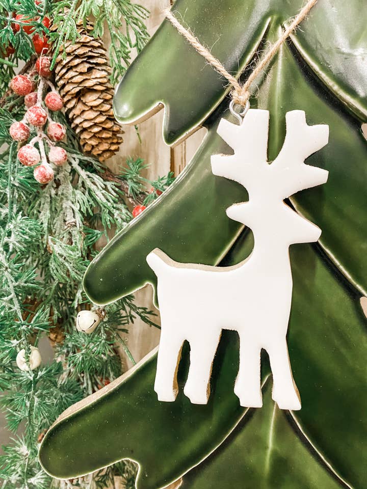 Wooden Hanging Reindeer w/ White Enamel 4.25x6in for wholesale by Wholesale Home Decor