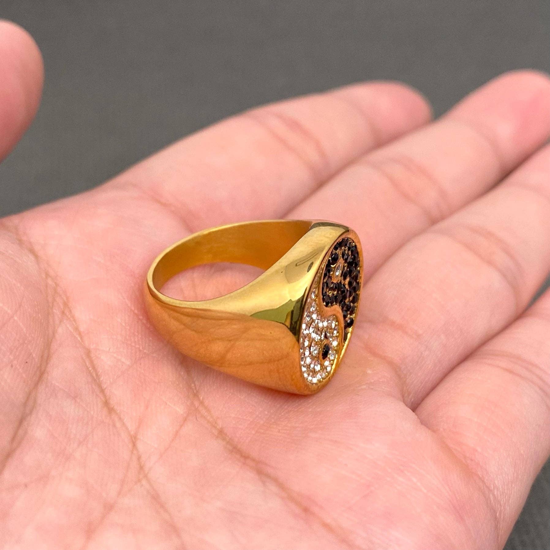 Mio Queena – Anel de sinete por atacado – Anel de Aço Inoxidável Banhado a Ouro com Pedras de Strass Incrustadas Tai Chi Bagua - MJ/MR1