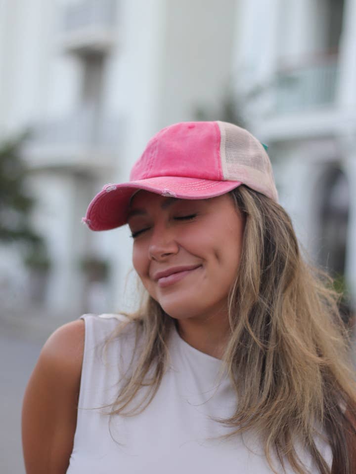 Coral Distressed Hat med Tan Mesh för wholesale av Clov Blanks