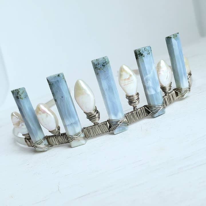Edelstein-Tiara/Krone — Oregonblauer Opal und Süßwasserperle für den Großhandel von Divine Dragon Designs