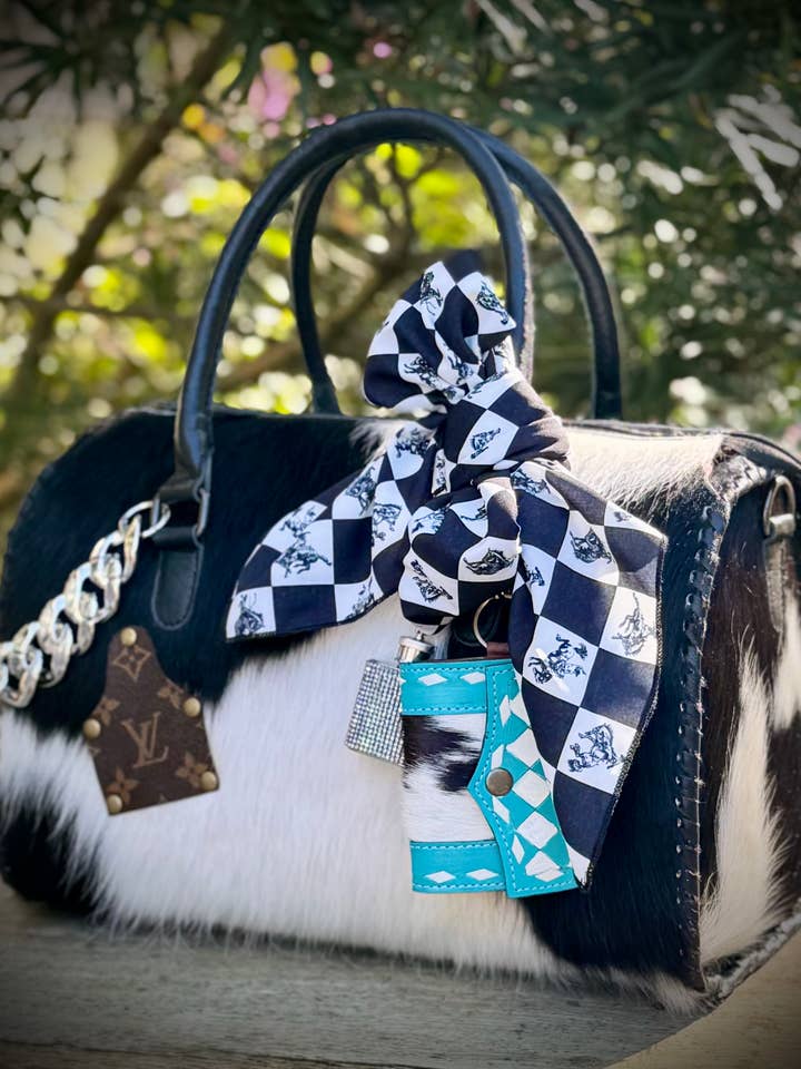 Sac Speedy en cuir de vachette LV recyclé Western Rodeo NFR pour la vente par Southern Junkie Gypsy Boutique