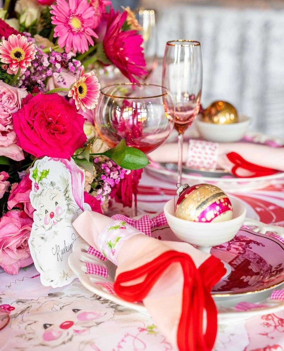 Frances Fields Home, formerly Fenwick Fields – wholesale Middags- och tygservett – Linne Skulpterad Fyrkant | Pionrosa med Rosknoppsröd (4-pack)4