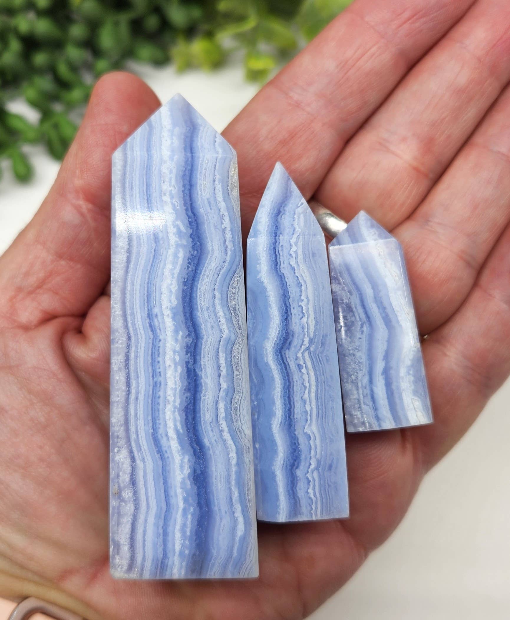 Meraki Gemstones – Engroshandel Spirituelle sten og krystaller – Blue Lace Agate obelisktårne i 0,5 lbs trin10