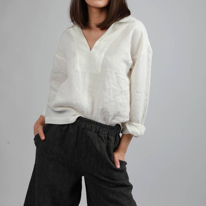 Knotium – wholesale Tröjor – Dam – NOVA avslappnad knäpplös linneskjorta med delad krage6