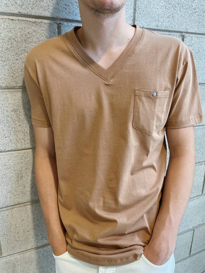 Camiseta decote em V com bolso por atacado de STILOSOPHY