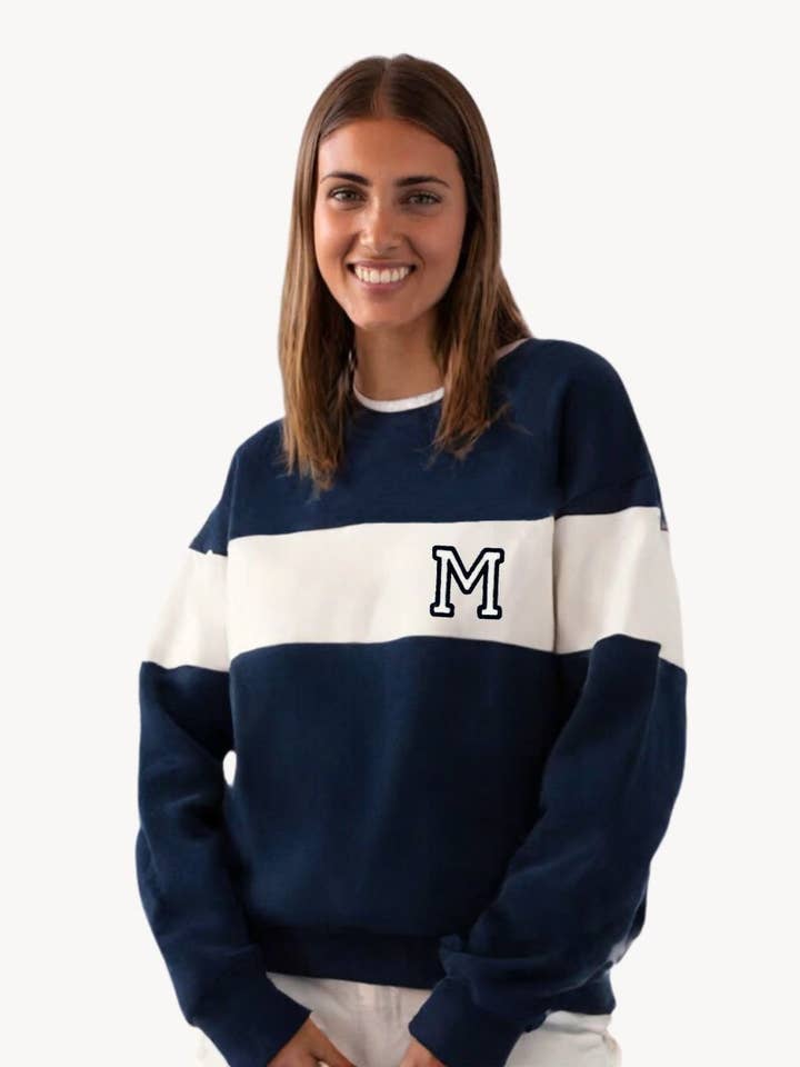 VARSITY SWEATER DONKERBLAUW/OFF WHITE | INITIAAL MINI voor wholesale door Anitials