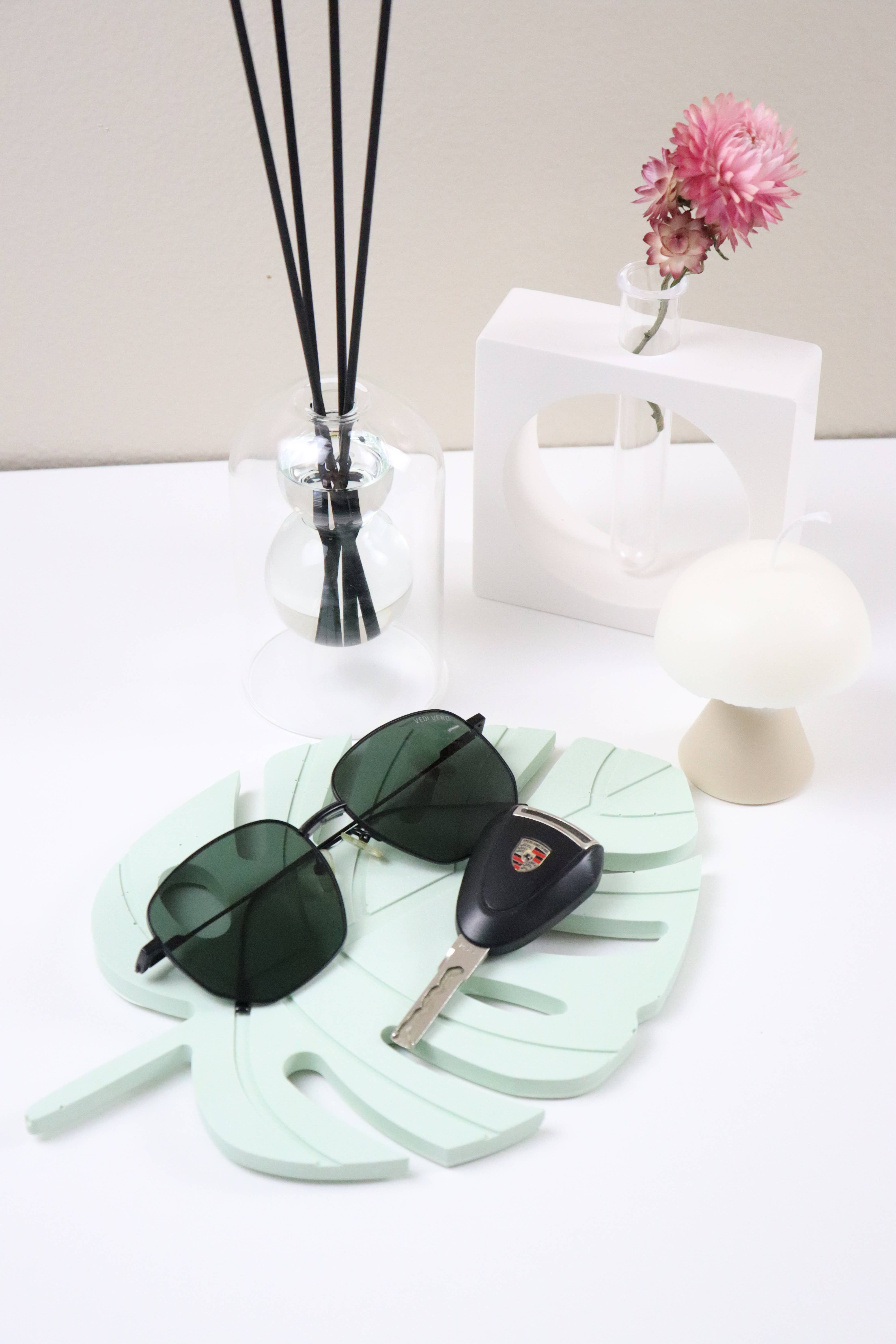 Three Springs Candle Co. – wholesale Jewellery dish – Monstera leaf Jewelry & Trinket tray | Trivet - Mint4